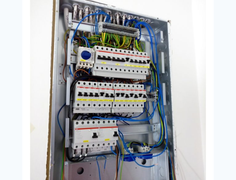 AC Protection Devices in a Solar Installation: Circuit Breakers, Distribution Boards, and Inverter Output Protection